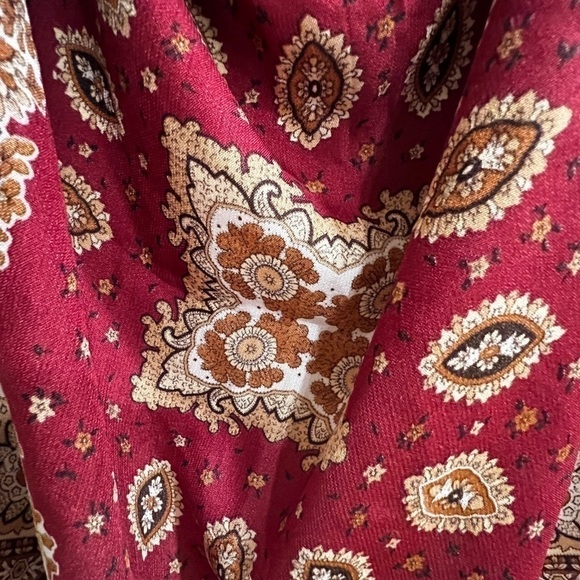 ⭐️2 for 20$⭐️ Square burgundy scarf - Picture 3 of 3